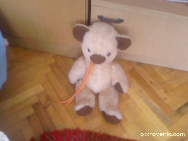 Мечо на пода