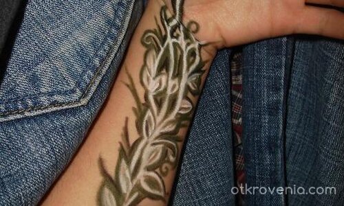 това си го нарисувах на ръката от скука с моливи за очи :)))