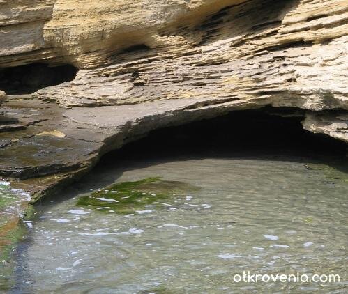 Скално джакузи