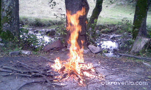 Огънят гори,както влюбените сърца на хората