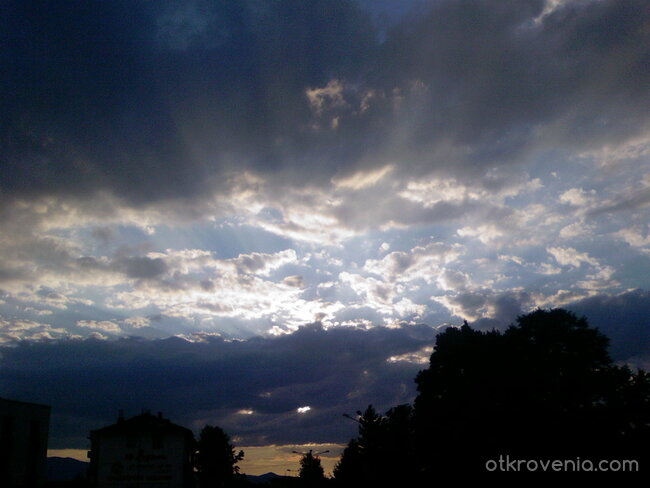 Божествено