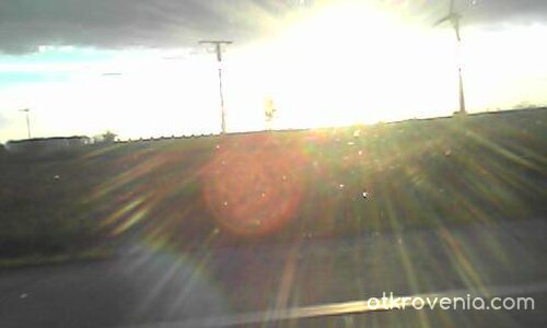 ИСКРИЦИ ЗАЛЯЗВАЩИ ПОД ОБЛАК