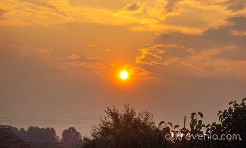 Небе като от злато