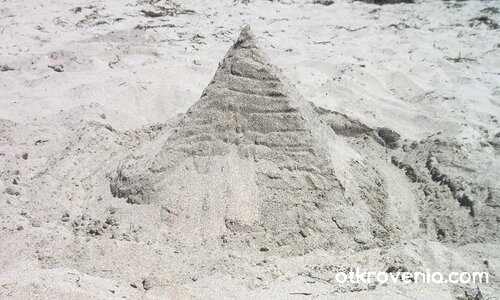 Пясъчна пирамида