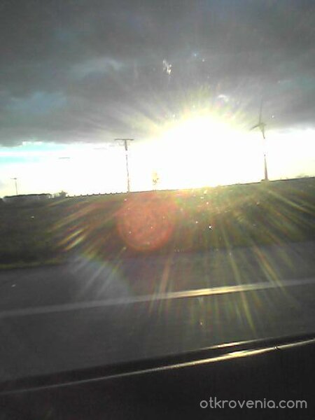 ИСКРИЦИ ЗАЛЯЗВАЩИ ПОД ОБЛАК