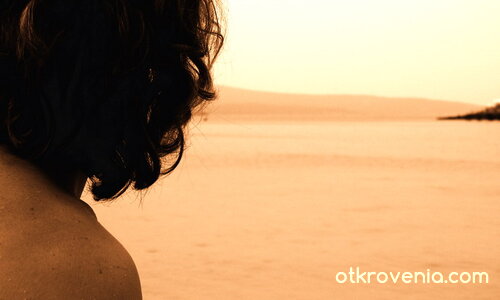 Загледан натам