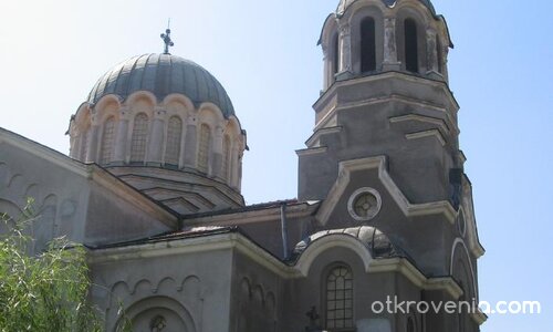 Толкова близо, толкова далече...