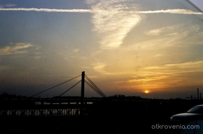 Между деня и нощта.