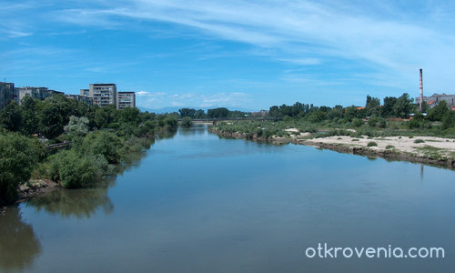 She's like a river never dry, like a sunshine in the sky...