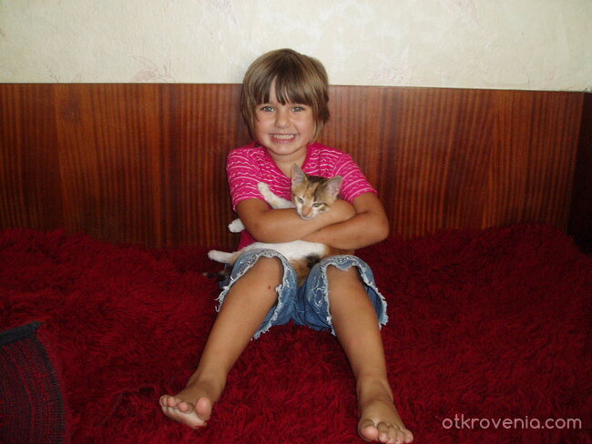 Не ме стискай така