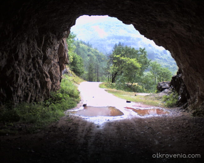 отвъд тунела