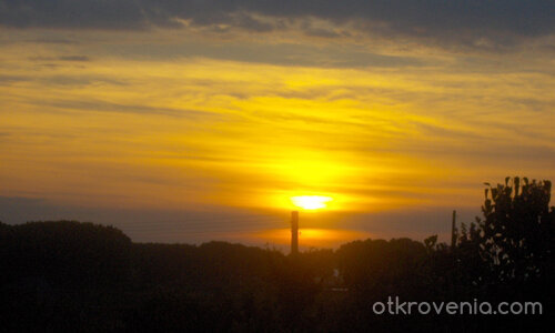 Хоризонта озарен от светлината на залеза