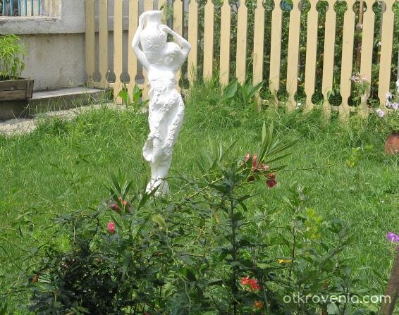 Ангелче в градината