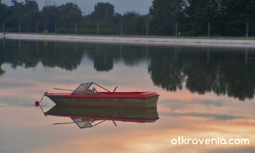 водно огледало
