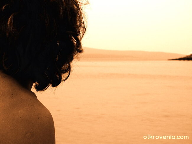 Загледан натам