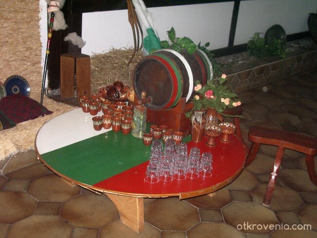 бяло-зелено-червено