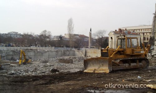 "Нямаше нито дървета, нито храсти - само сиво море..."