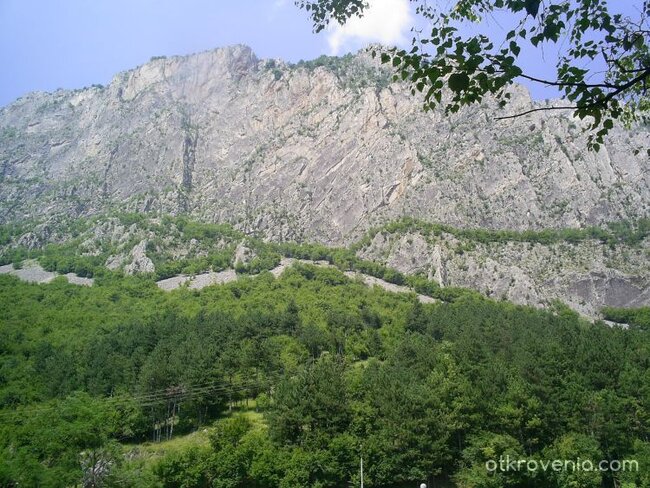 Върхът те чака