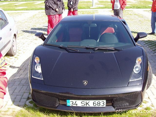 Ламборджини отпред