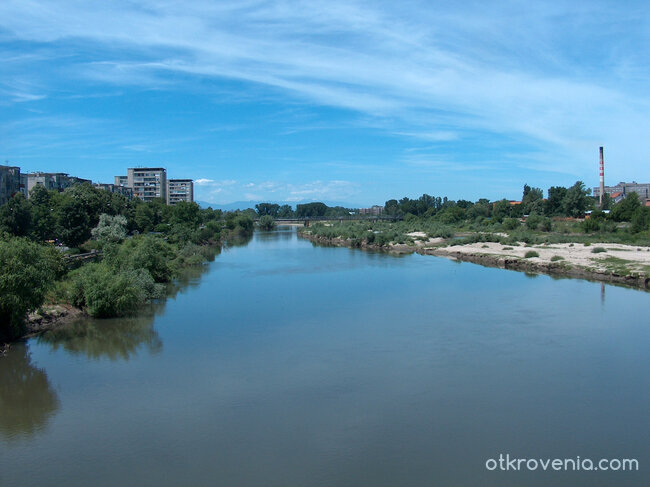She's like a river never dry, like a sunshine in the sky...